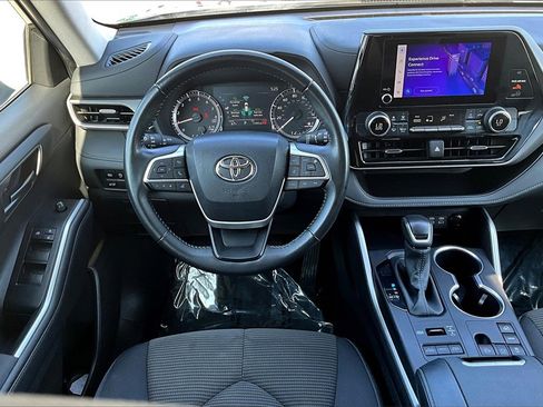 Used 2024 Toyota Highlander LE image 5