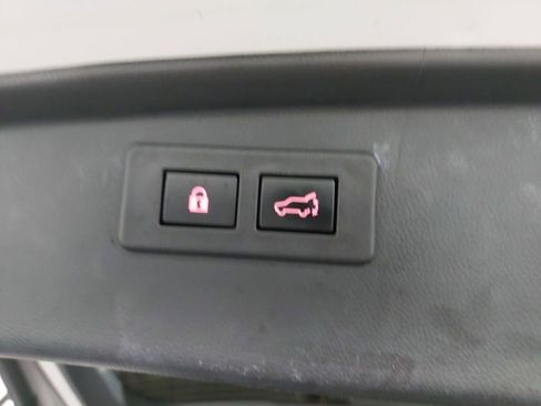 Used 2023 Subaru Outback Premium image 13