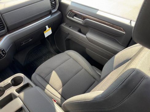 Used 2025 GMC Sierra 2500 SLE w/ SLE Value Package; image 18