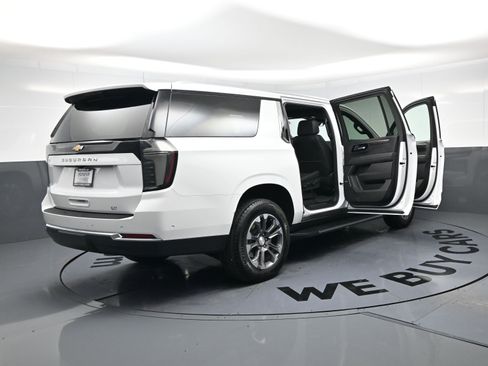 Used 2025 Chevrolet Suburban LT w/ Comfort Package AWD/4WD image 25