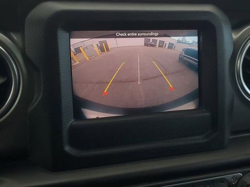 Used 2020 Jeep Wrangler Unlimited Sahara image 22