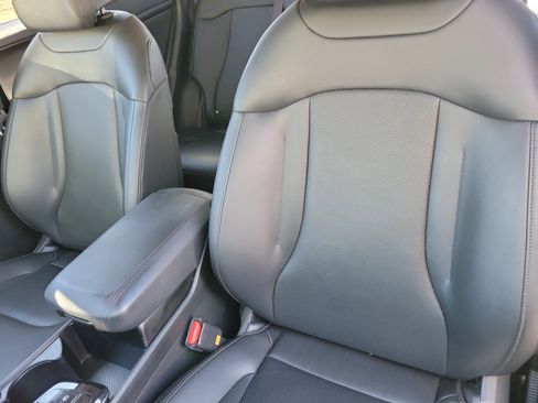 Used 2025 Kia Sportage EX image 6