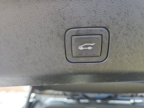 Used 2025 Chevrolet Tahoe Premier image 16