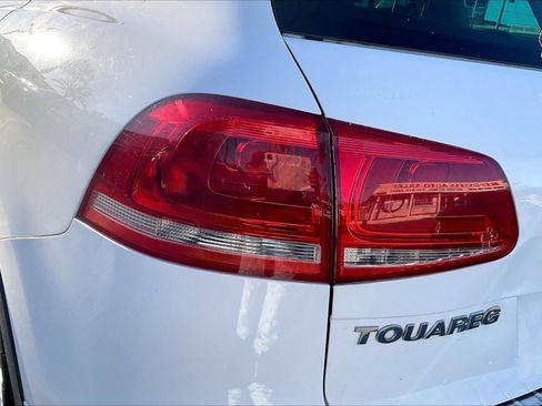 Used 2012 Volkswagen Touareg Sport image 30