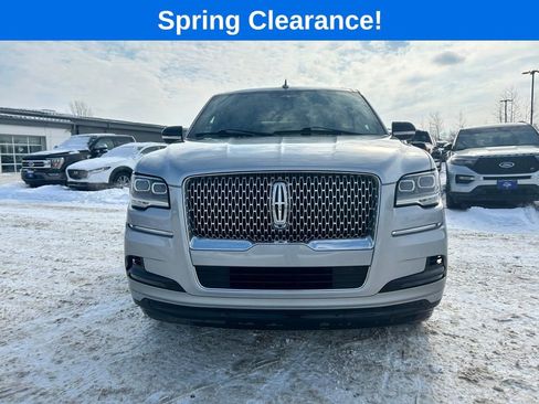 Used 2024 Lincoln Navigator Premiere image 9