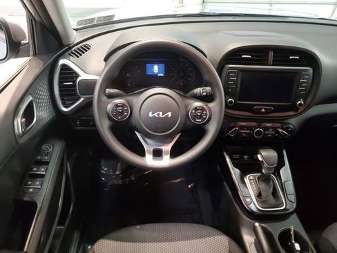 Used 2022 Kia Soul LX image 14