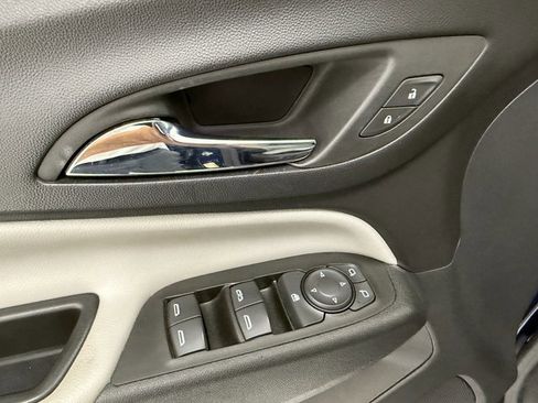 Used 2022 Chevrolet Equinox LS w/ LS Convenience Package image 28