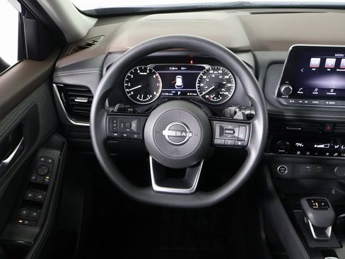 Used 2022 Nissan Rogue SV image 30