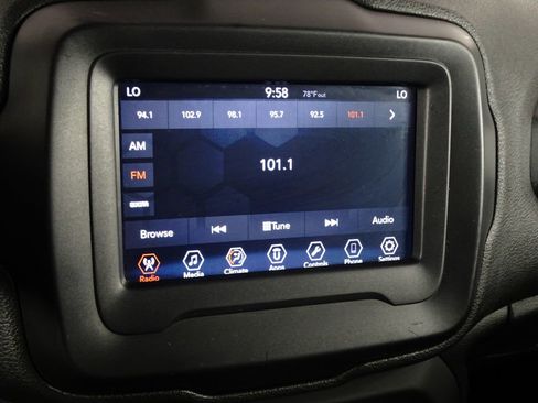 Used 2018 Jeep Renegade Limited image 32