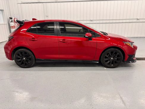Used 2021 Toyota Corolla SE w/ Special Edition FWD image 3