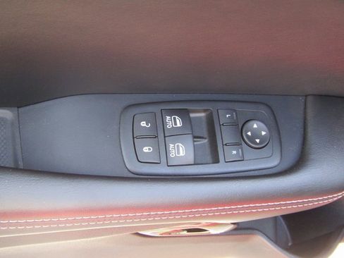 Used 2016 Dodge Challenger SRT Hellcat image 7