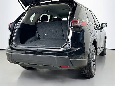 Used 2024 Nissan Rogue S image 23