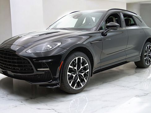 Used 2023 Aston Martin DBX 707 image 2