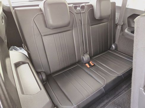 New 2024 Volkswagen Tiguan SE image 27