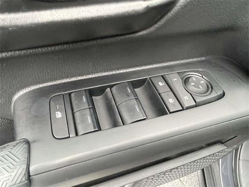 Used 2025 Toyota Tacoma SR5 image 19