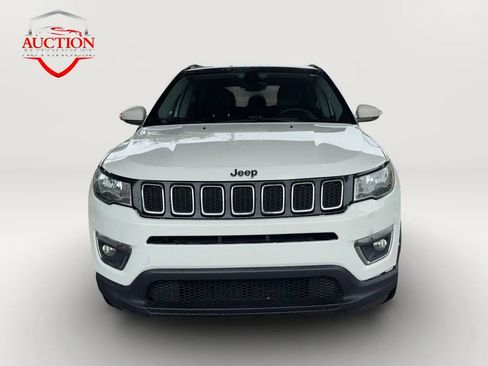 Used 2018 Jeep Compass Limited w/ Navigation Group AWD/4WD image 2