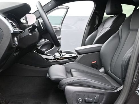 Used 2025 BMW X4 xDrive30i AWD/4WD image 17