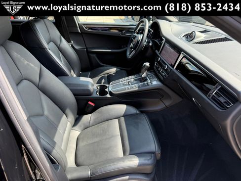 Used 2020 Porsche Macan AWD/4WD image 32
