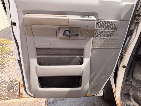 Used 2011 Ford E-150 and Econoline 150 w/ Commercial Cargo Van Pkg RWD image 9