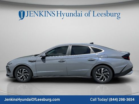New 2026 Hyundai Sonata Blue FWD image 9