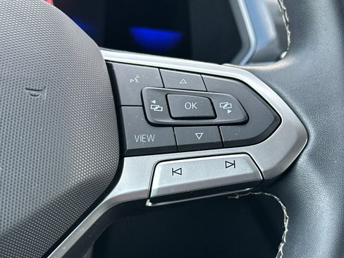 Used 2022 Volkswagen Tiguan SE image 28