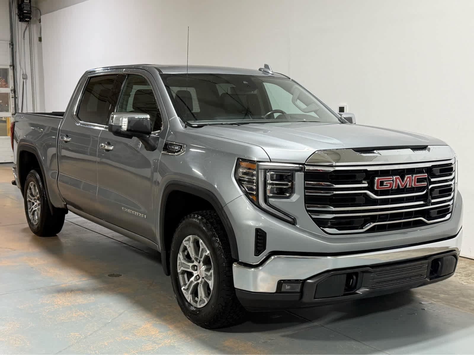 Used 2024 GMC Sierra 1500 SLT AWD/4WD image 5