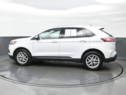 Used 2024 Ford Edge SEL w/ Convenience Package AWD/4WD image 3