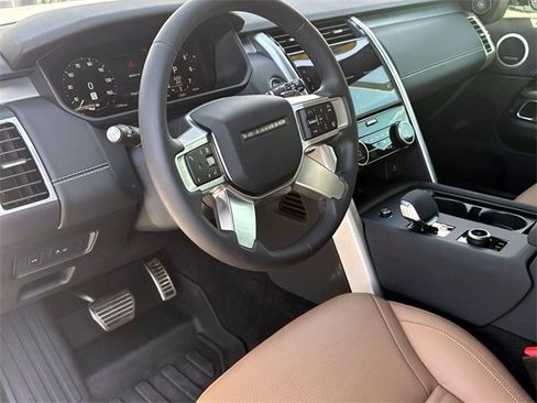 New 2024 Land Rover Discovery Dynamic SE image 31