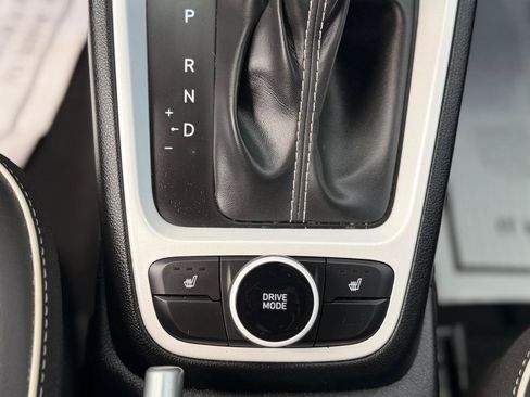 Used 2023 Hyundai Venue Limited FWD image 29