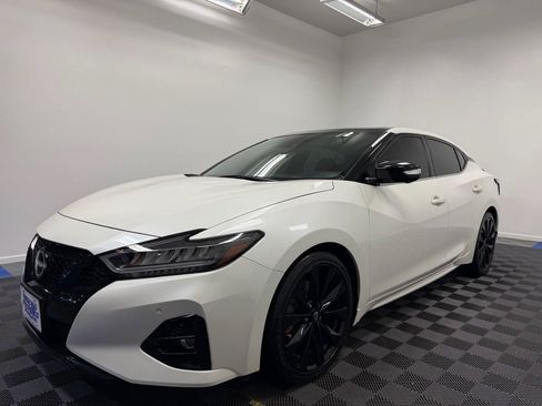 Used 2023 Nissan Maxima SR w/ Sport Mat Group FWD image 3