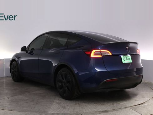 Used 2024 Tesla Model Y Long Range AWD/4WD image 17