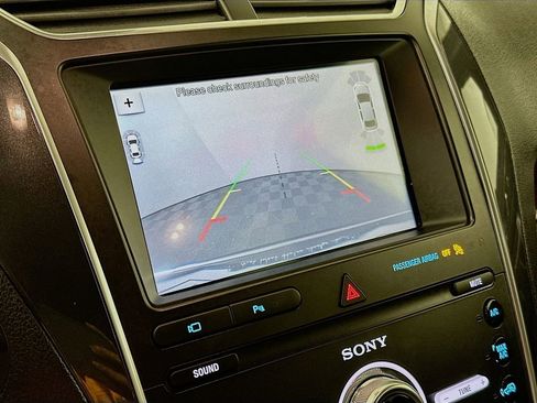 Used 2019 Ford Explorer Limited w/ Ford Safe & Smart Package AWD/4WD image 19