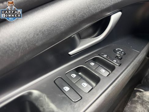 Used 2025 Hyundai Elantra SEL FWD image 28
