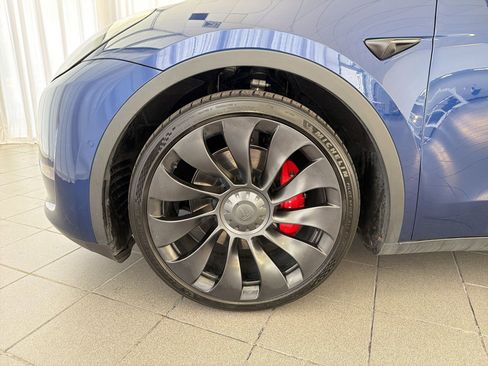 Used 2022 Tesla Model Y Performance image 12