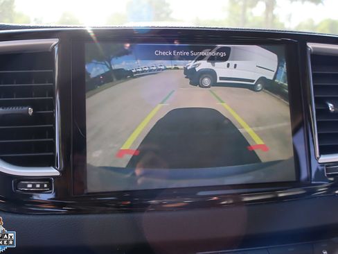 Used 2024 Chrysler Pacifica Touring-L FWD image 22