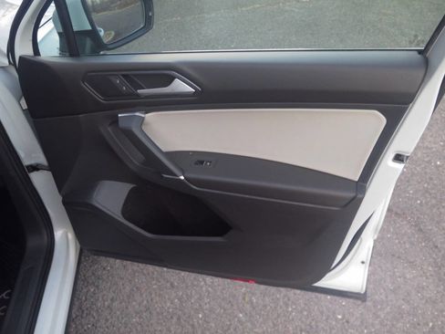 Used 2018 Volkswagen Tiguan SE w/ Panoramic Sunroof Package image 33