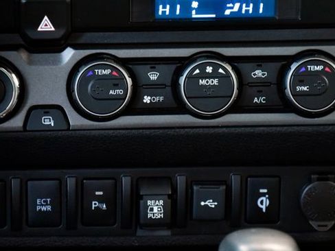 Used 2022 Toyota Tacoma TRD Sport image 23