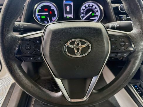 Used 2020 Toyota Camry LE FWD image 13