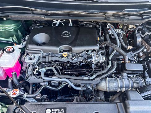 Used 2024 Toyota Sienna Limited image 14