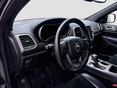 Used 2018 Jeep Grand Cherokee Altitude RWD image 10