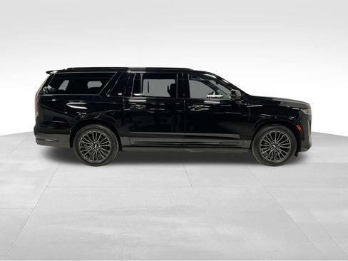 Used 2022 Cadillac Escalade ESV Sport Platinum w/ LPO, ONYX Package image 3