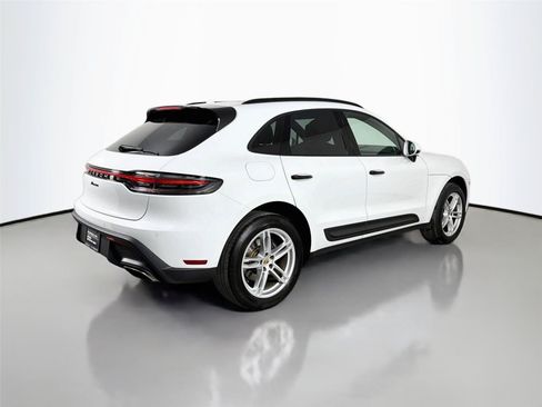 Certified 2022 Porsche Macan AWD/4WD image 7