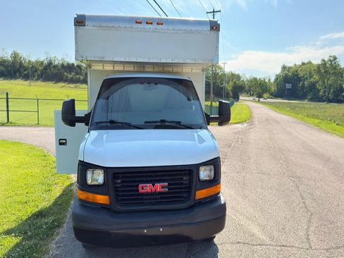 Used 2016 GMC Savana 3500 RWD image 8