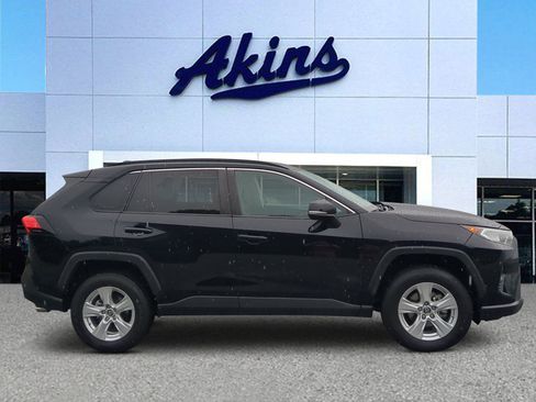 Used 2019 Toyota RAV4 XLE w/ Convenience Package FWD image 1