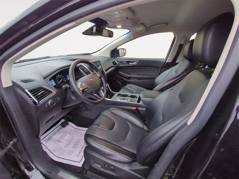Used 2022 Ford Edge Titanium w/ Equipment Group 301A image 9