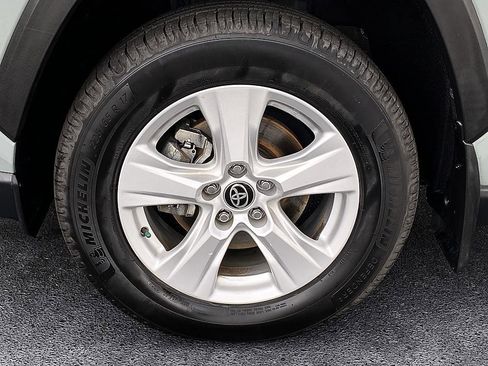 Certified 2021 Toyota RAV4 XLE w/ Convenience Package FWD image 8