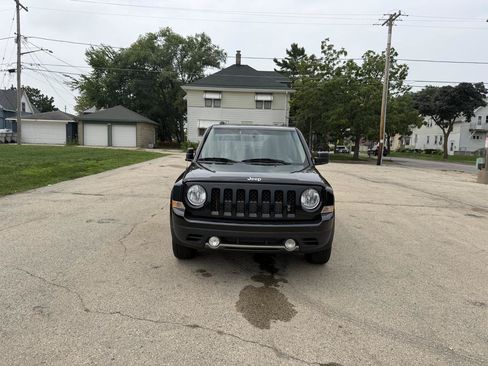 Used 2017 Jeep Patriot High Altitude AWD/4WD image 2
