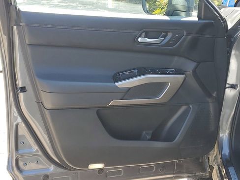 Used 2022 Nissan Pathfinder Platinum image 9