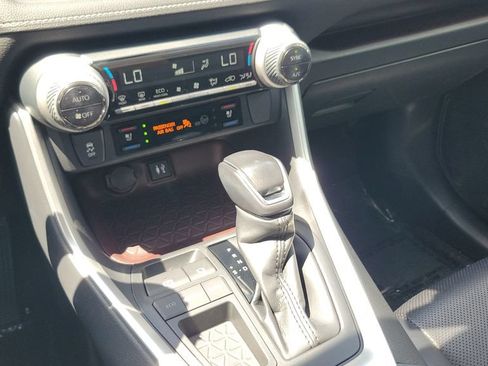 Used 2019 Toyota RAV4 Limited w/ Cold Weather Package FWD image 15
