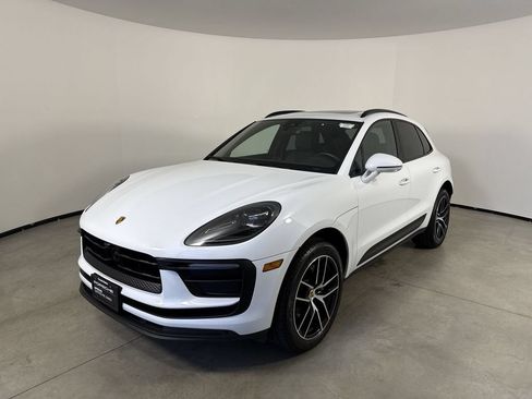 Certified 2024 Porsche Macan AWD/4WD image 1